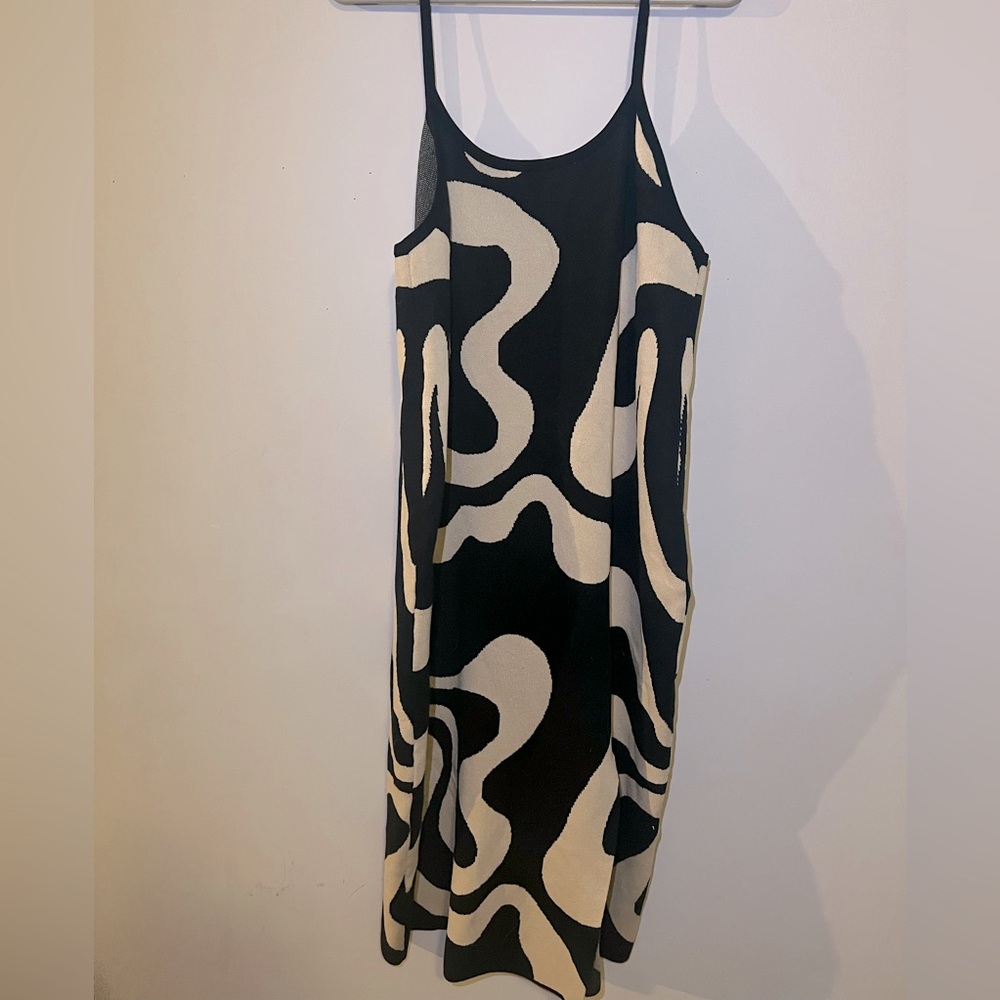 CIDER 1XL - Ladies Black and White Cream Abstract Strappy Dress
